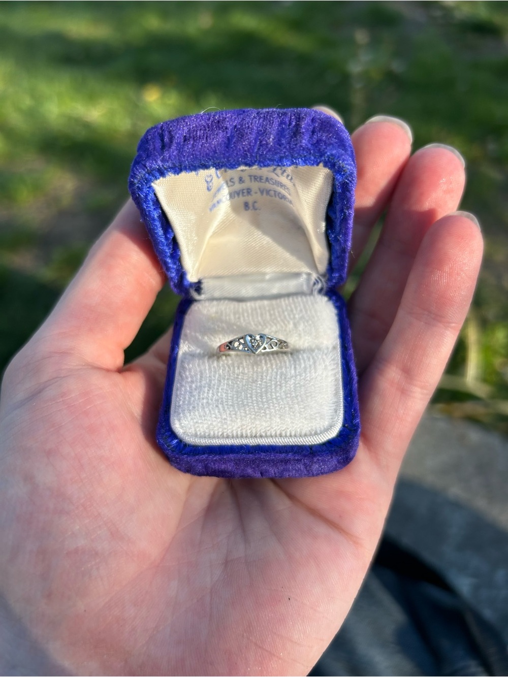 10k White Gold Heart Ring w/ Diamond